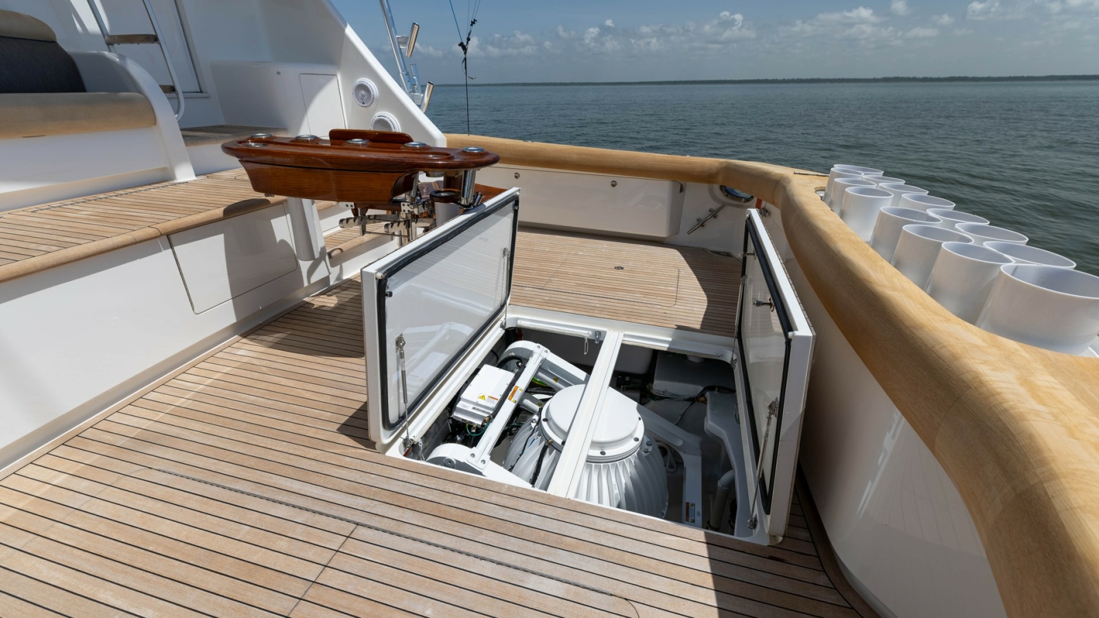 80' 2016 Viking 80 Convertible