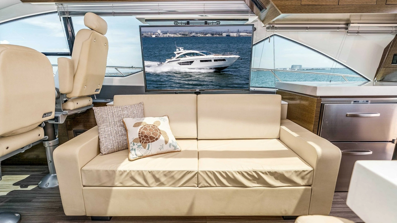 2017 Cruisers 60 Cantius 'Rising Star' - Salon Seating with Panoramic Views