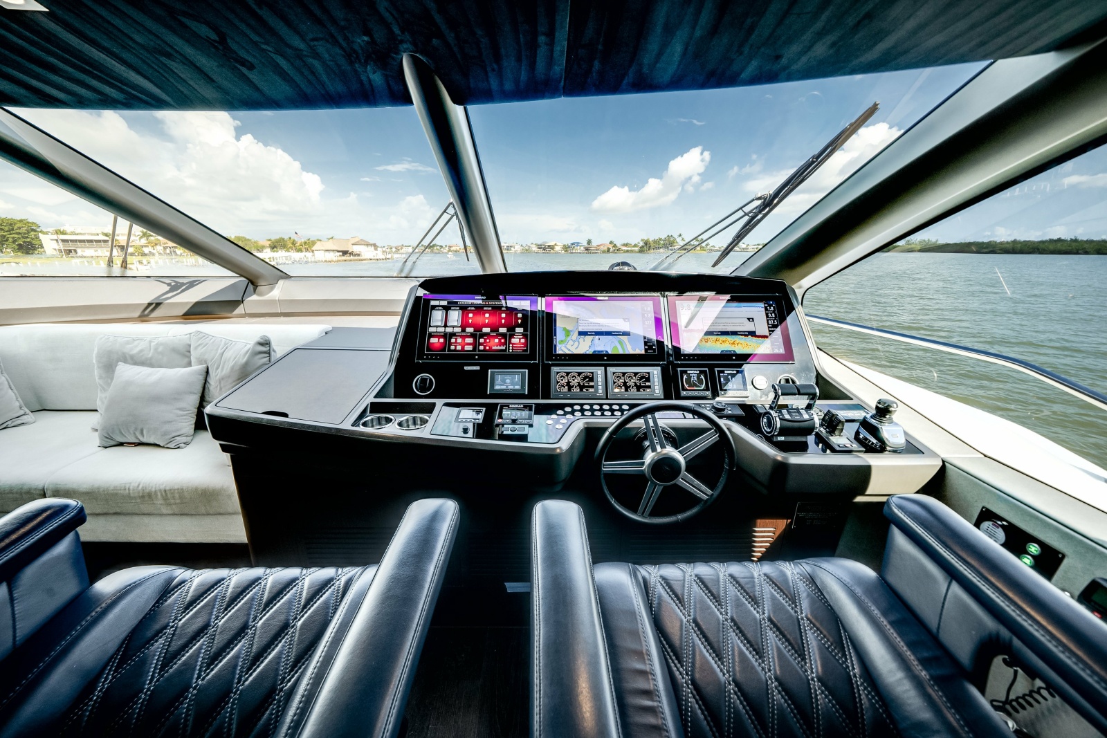 2019 Sunseeker 76 Flybridge
