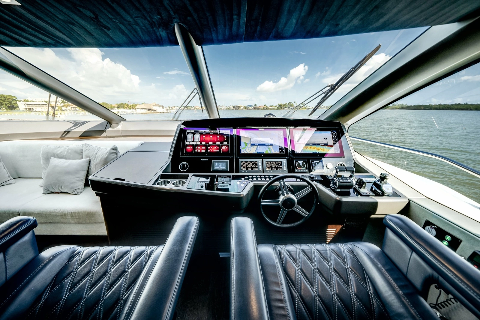 2019 Sunseeker 76 Flybridge