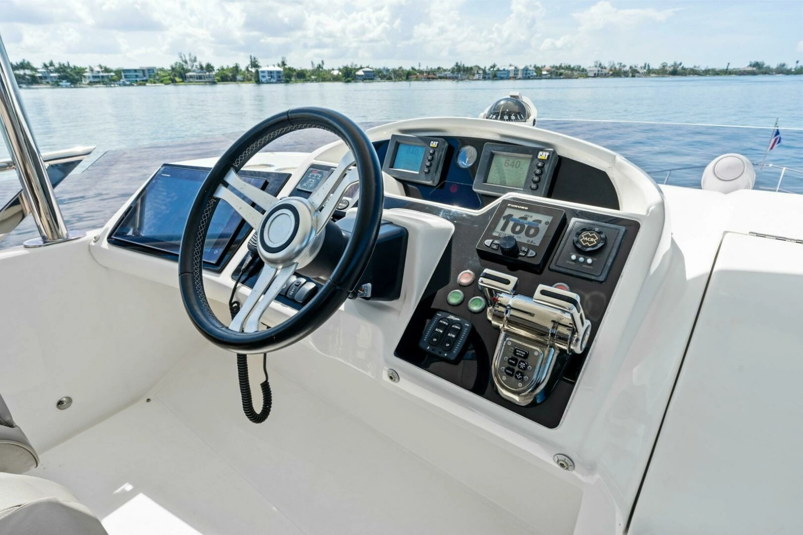 2015 Princess F60 - Flybridge Helm