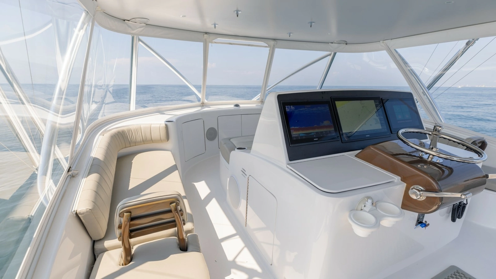 2021 65 Hatteras GT On the DL Flybridge (4)