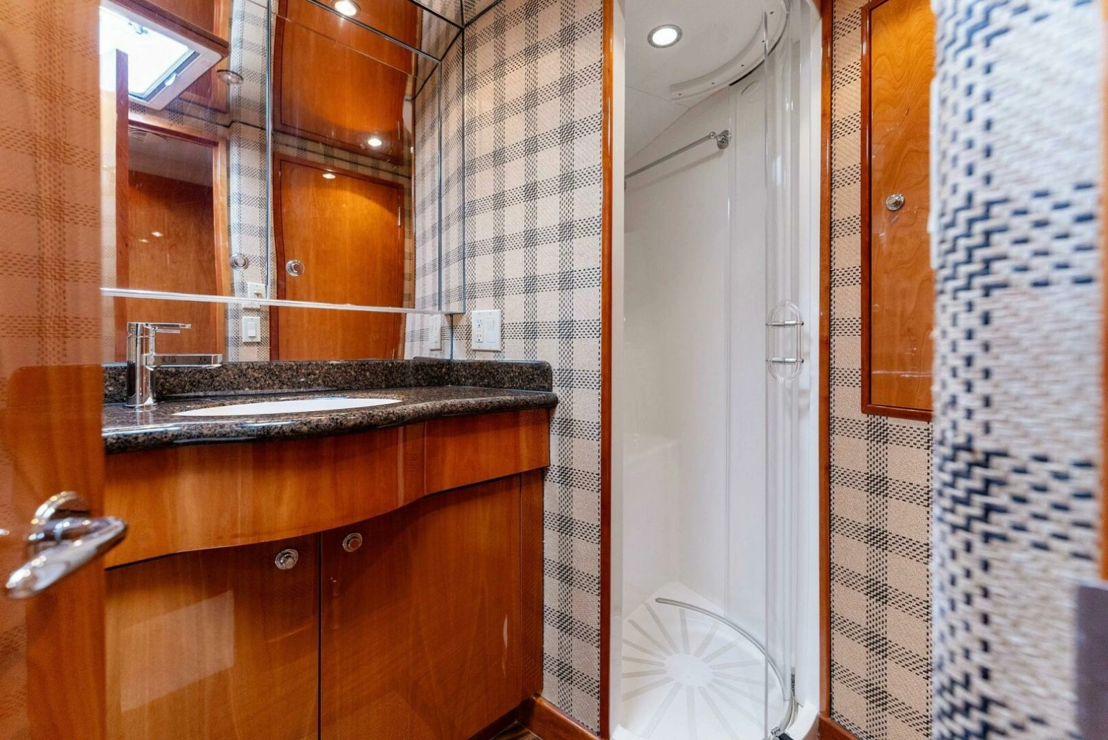 2007 Hatteras 64C - CHUPACBRA