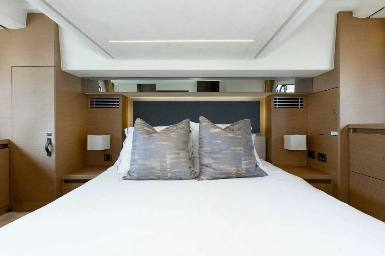 2023 Prestige 460 Flybridge "Pass-N-Bye"