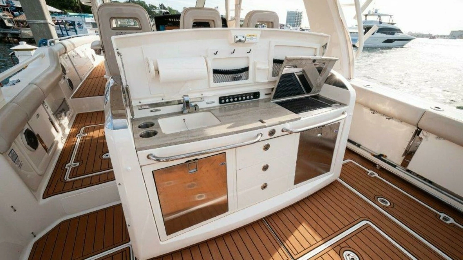 2018 42 Boston Whaler 420 Outrage The Tyder II Cockpit (2)