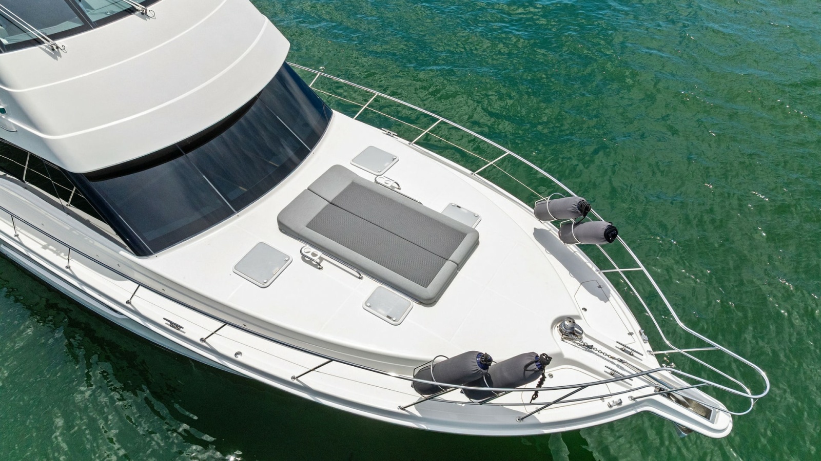 Foredeck with Sunpad and Railings