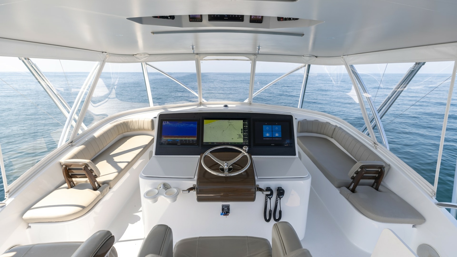 2021 65 Hatteras GT On the DL Flybridge (2)