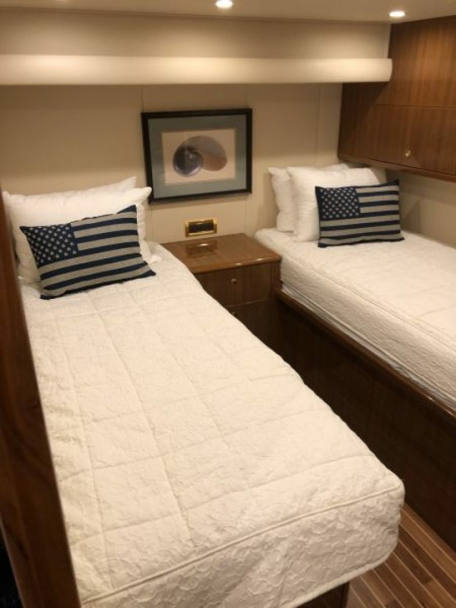 52' 2008 Viking 52 Sport Coupe