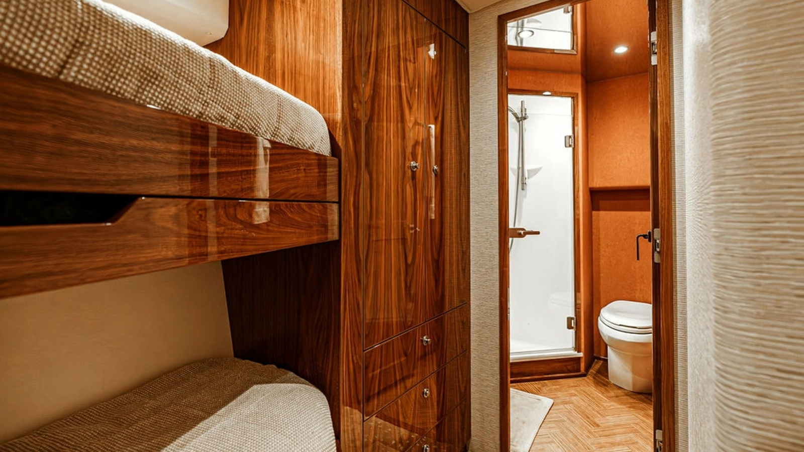 Guest Cabin with Ensuite Bathroom