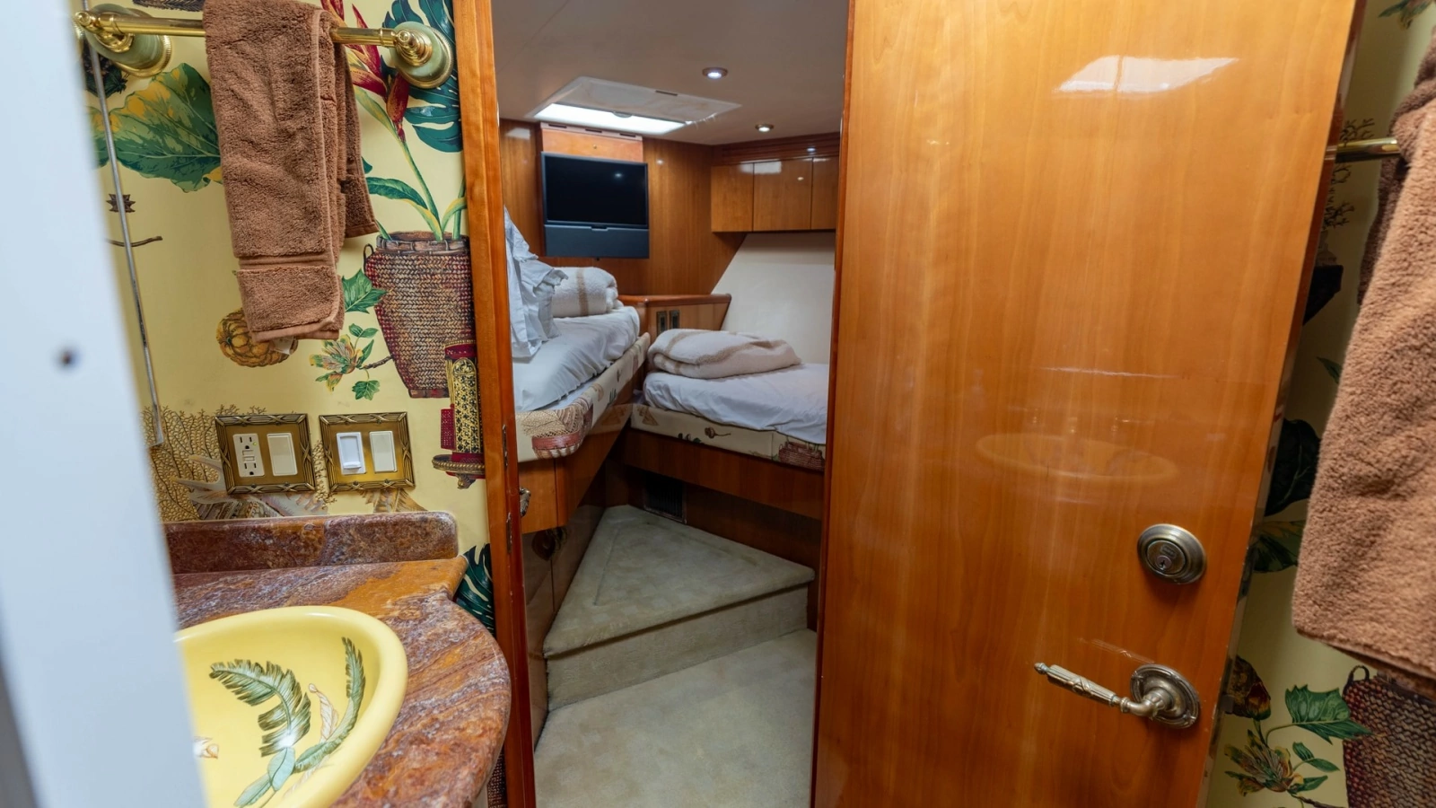 2007 Hatteras 68 Convertible- KEMOSABE- VIP Forward Head