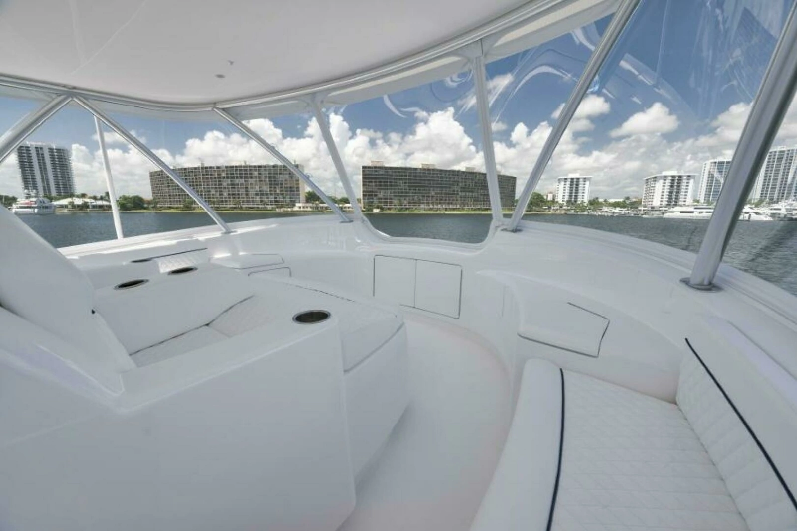 2024 Viking 68 Convertible- GYS TRADE- Flybridge