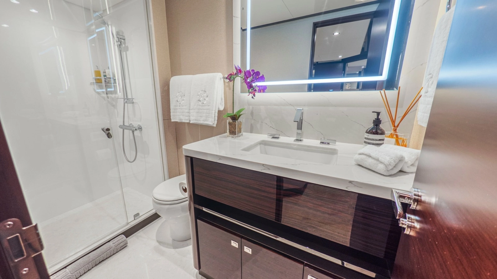 Galati-LONESTAR-Staterooms15