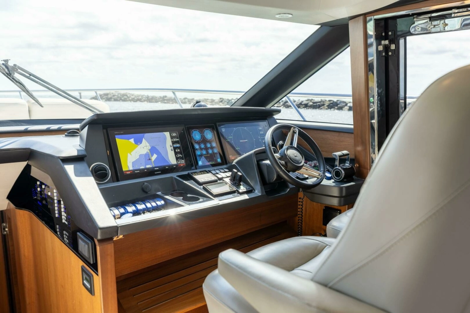 2019 Princess S65-CREWSZING- Helm