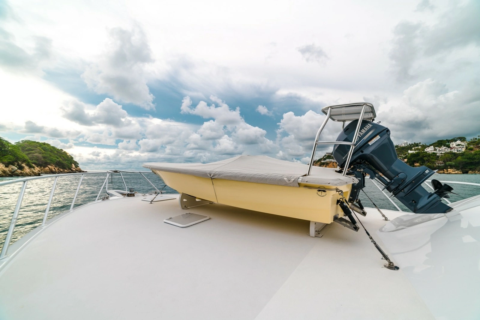 2005 Hatteras 68 Convertible - 
