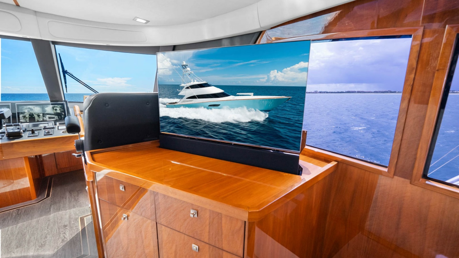 Enclosed Bridge Helm with TV Display
