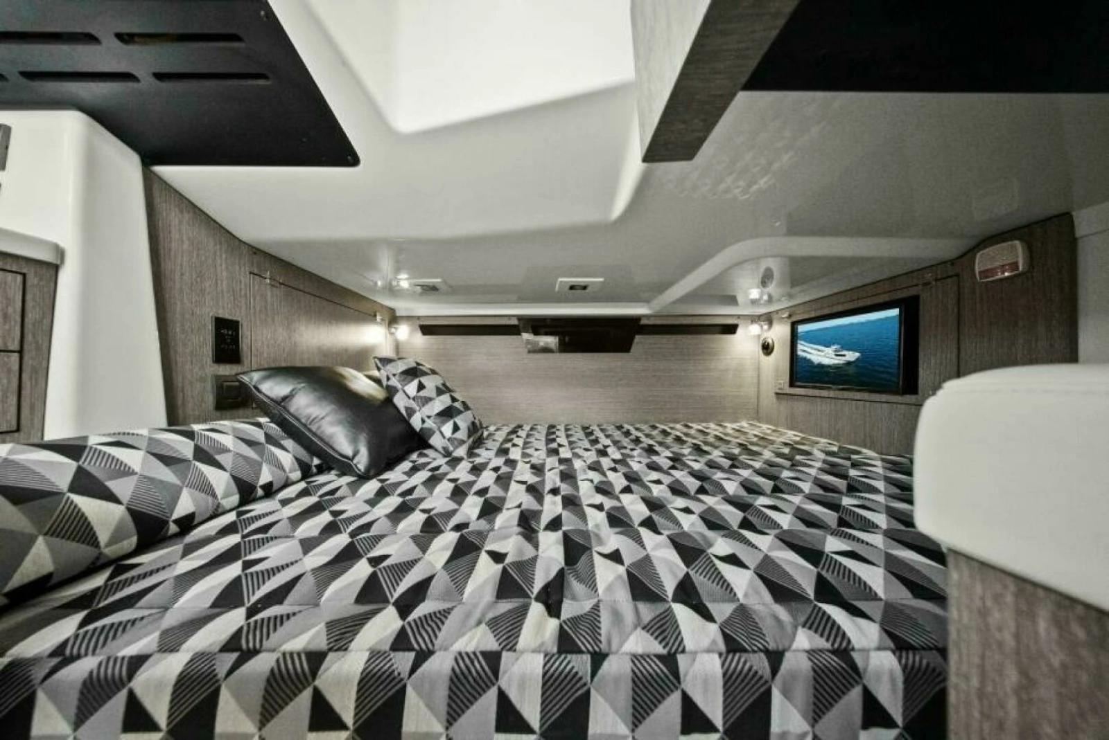 2023 Monterey 385 SS - Stateroom 
