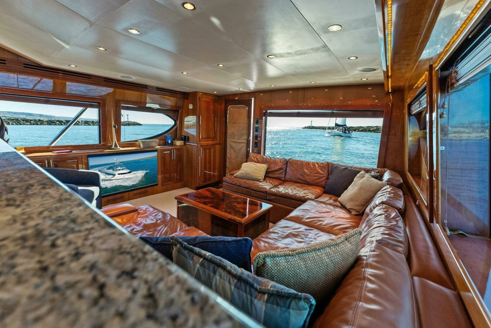 64' 2007 Hatteras 64 Convertible
