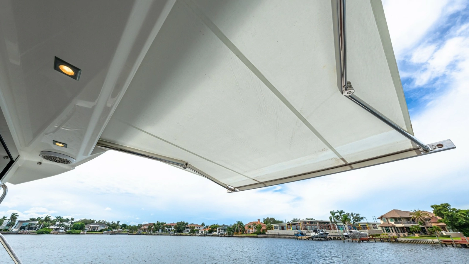 Retractable Sunshade on Aft Deck