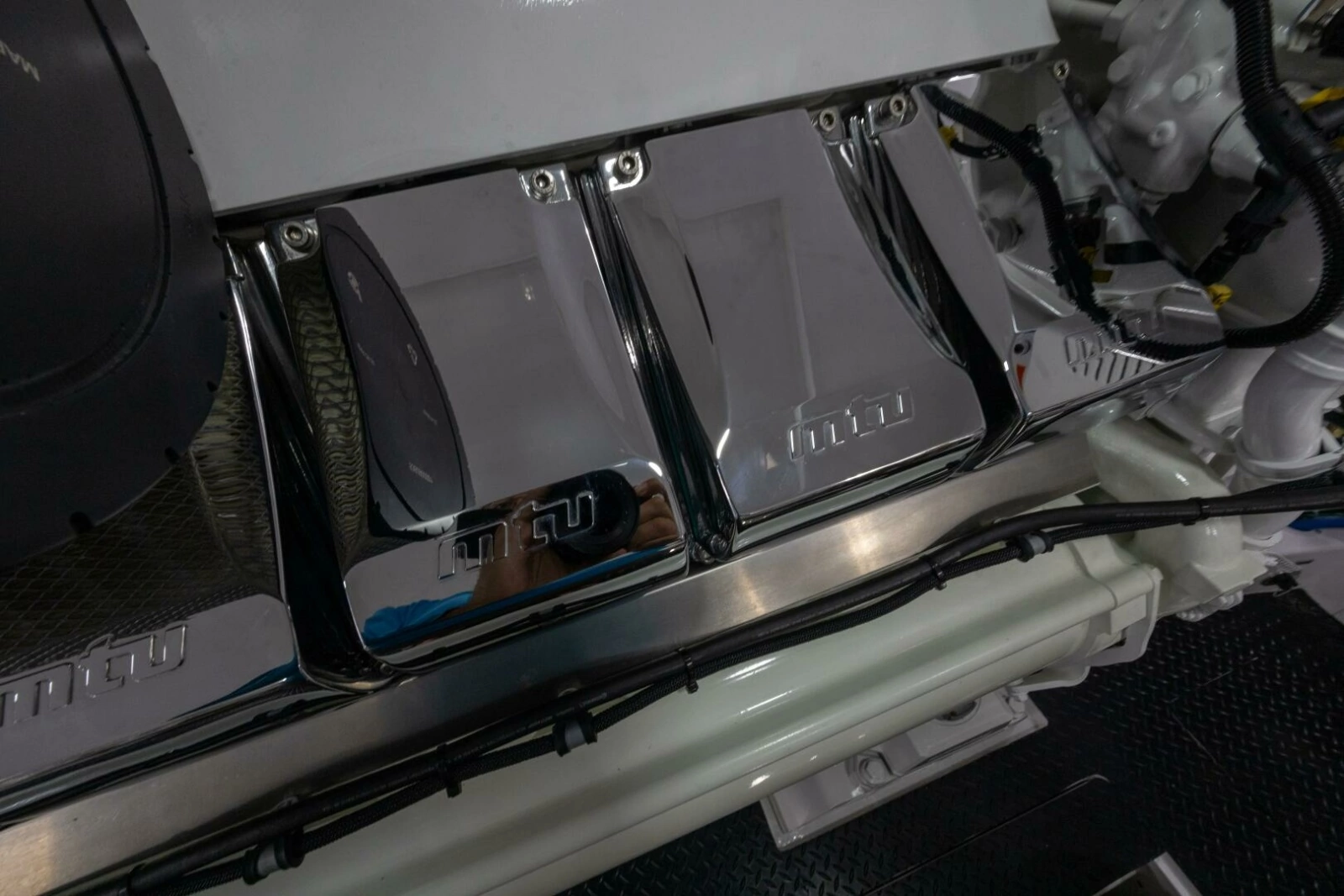 2025 82 Viking Convertible Boujie Engine Room (9)