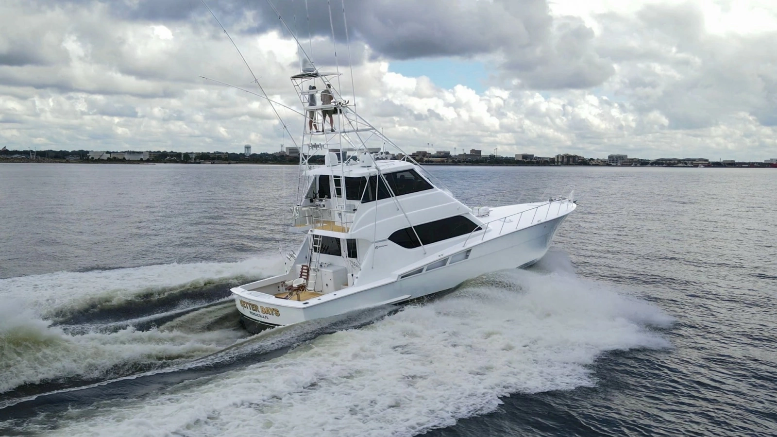 1999 Hatteras 60 Enclosed Bridge Better Days Exteriors (13)