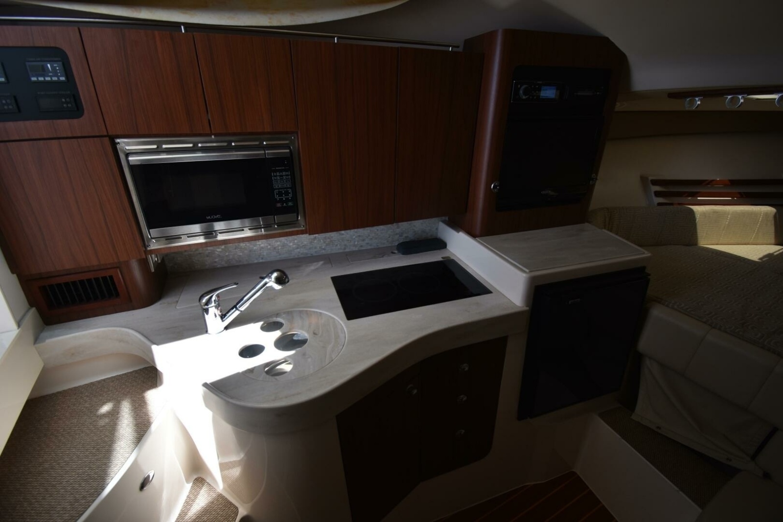33' 2016 Grady-White 330 Express