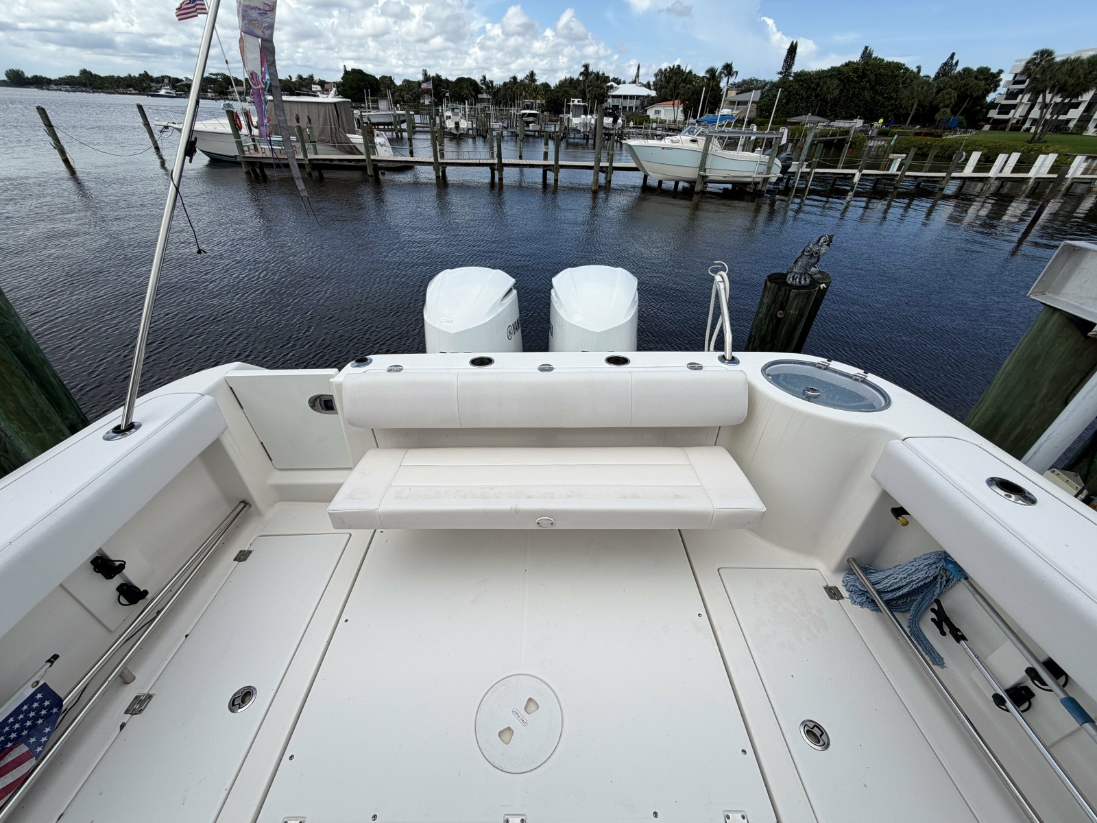 2016 Robalo R305