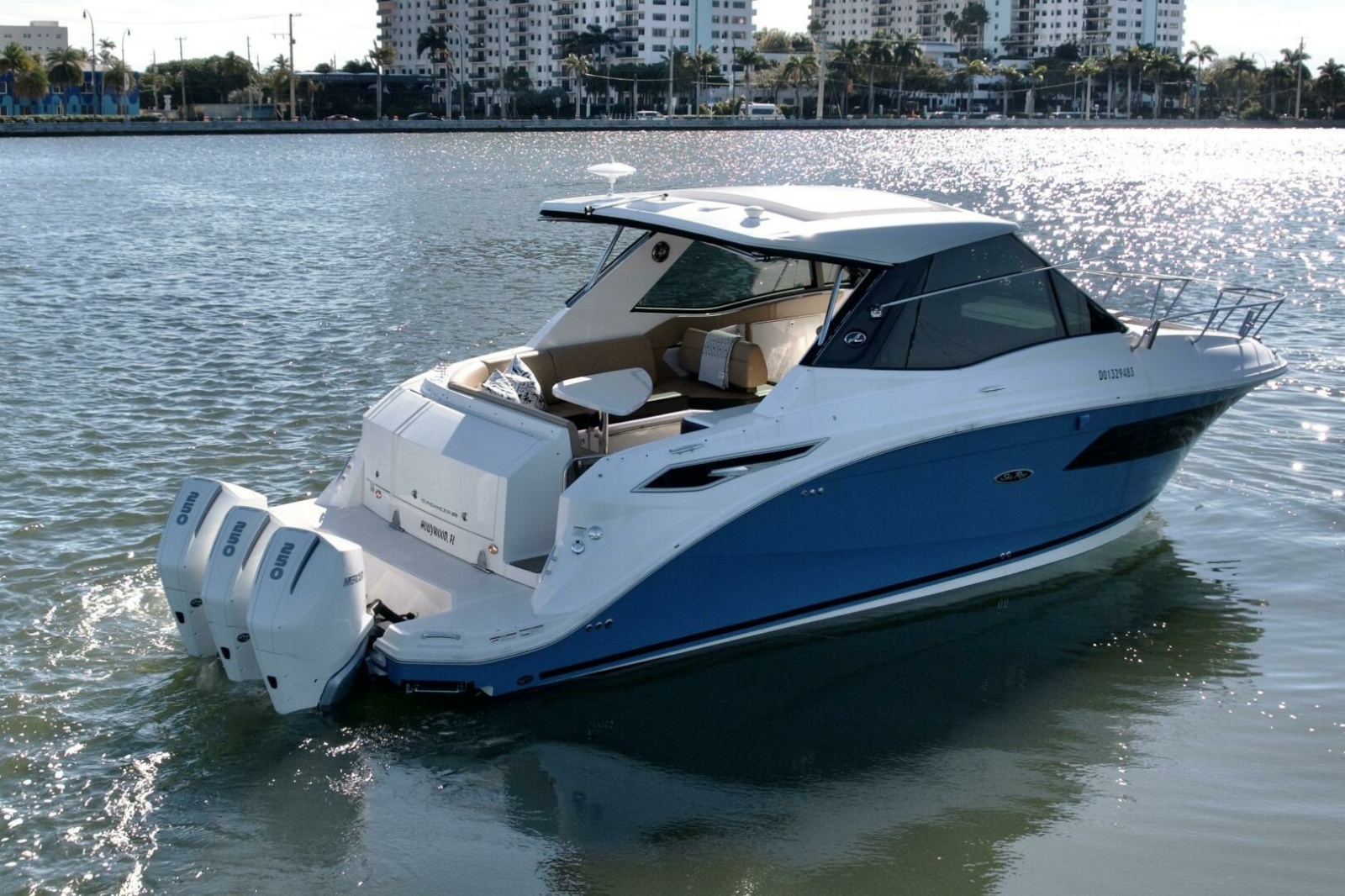 Sea Ray 32 - Exterior Profile