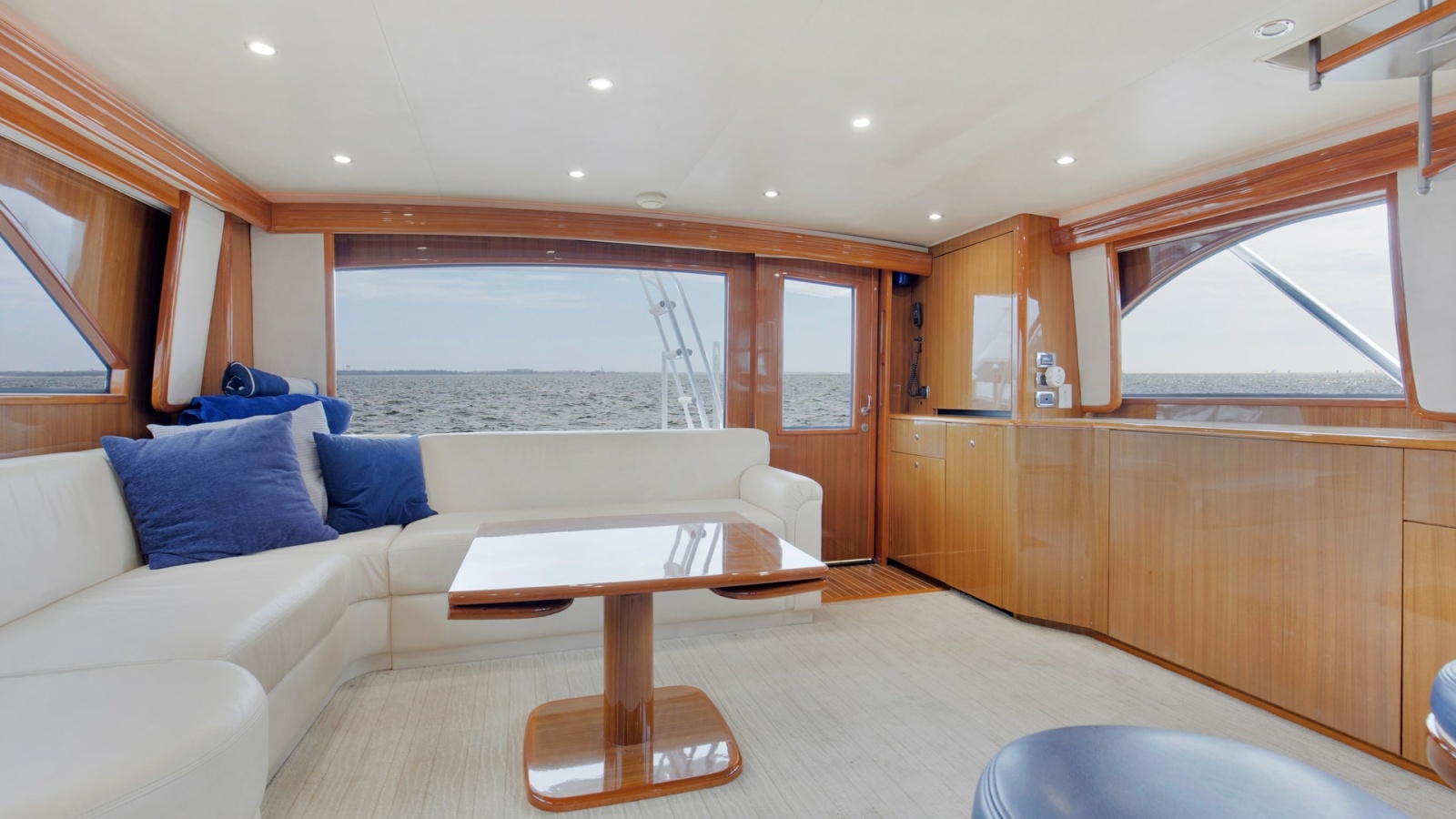 74' 2007 Viking 74 Enclosed Bridge