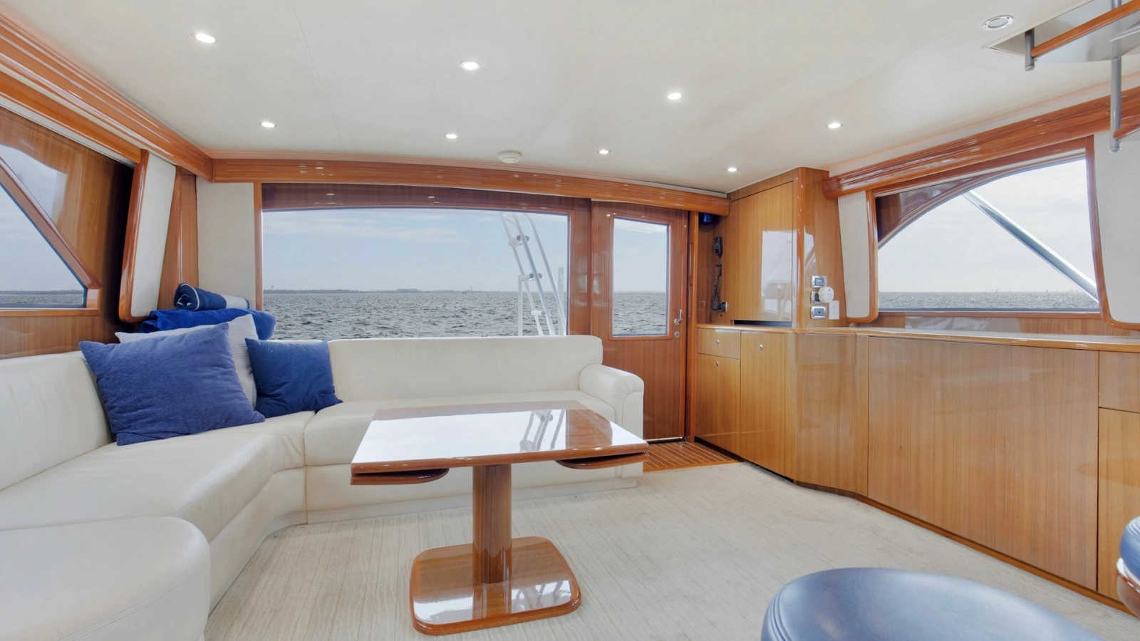 2007 74 Viking Enclosed Bridge Never Settle Salon (1)
