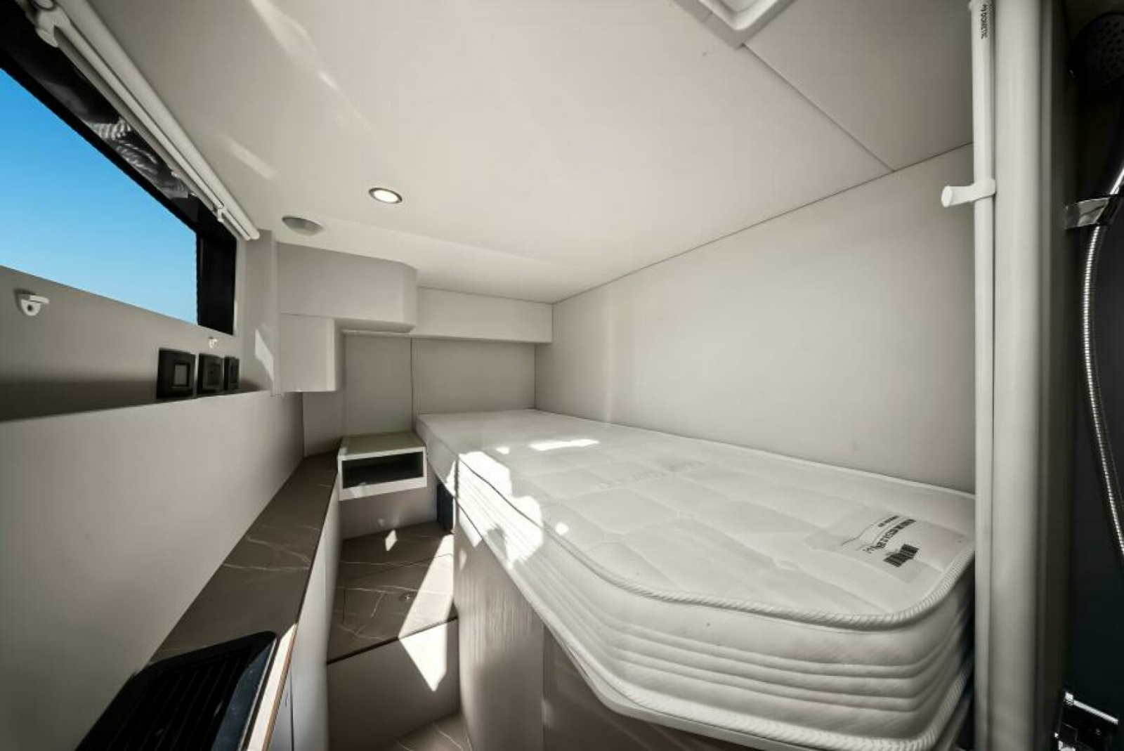 53' 2025 Absolute Navetta 53
