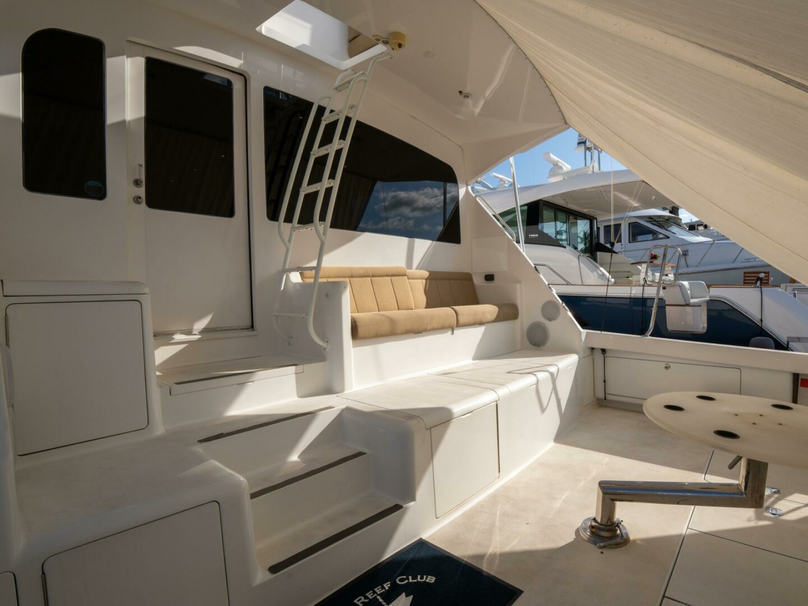 Viking 74 STREAM RUNNER- Cockpit