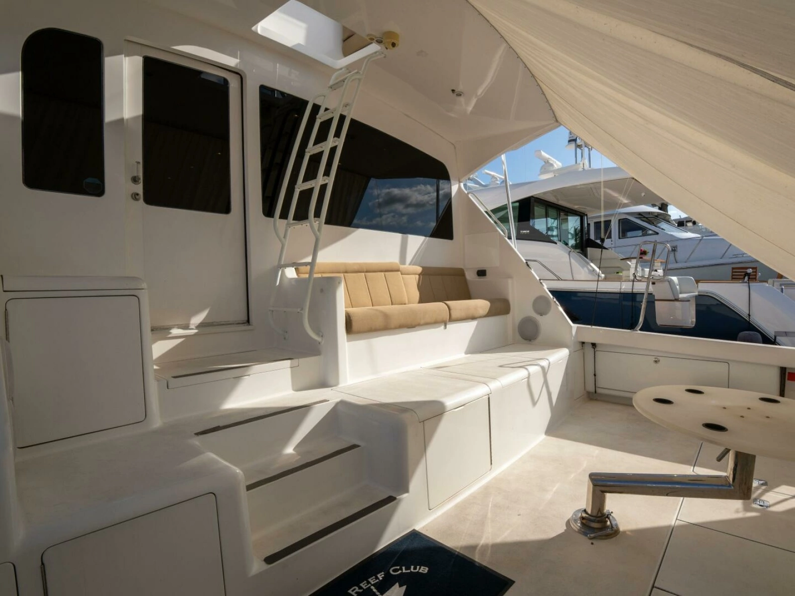 Viking 74 STREAM RUNNER- Cockpit