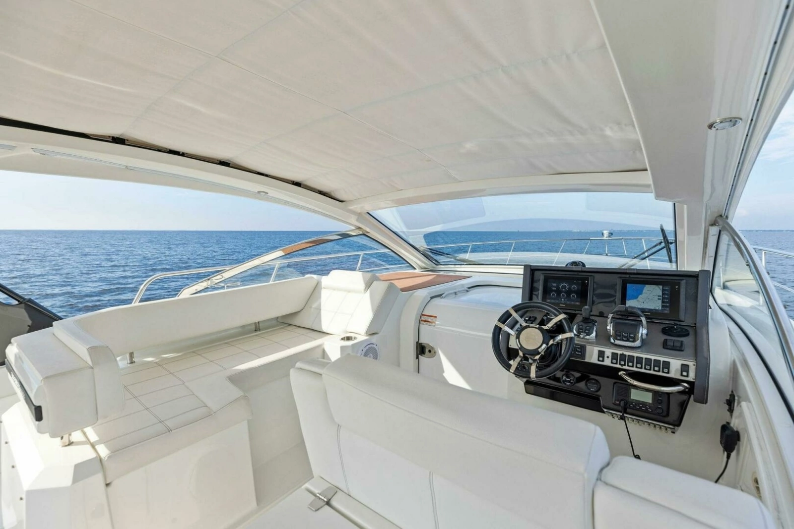 2015 Cruisers 390 EC 'Blue Runner'