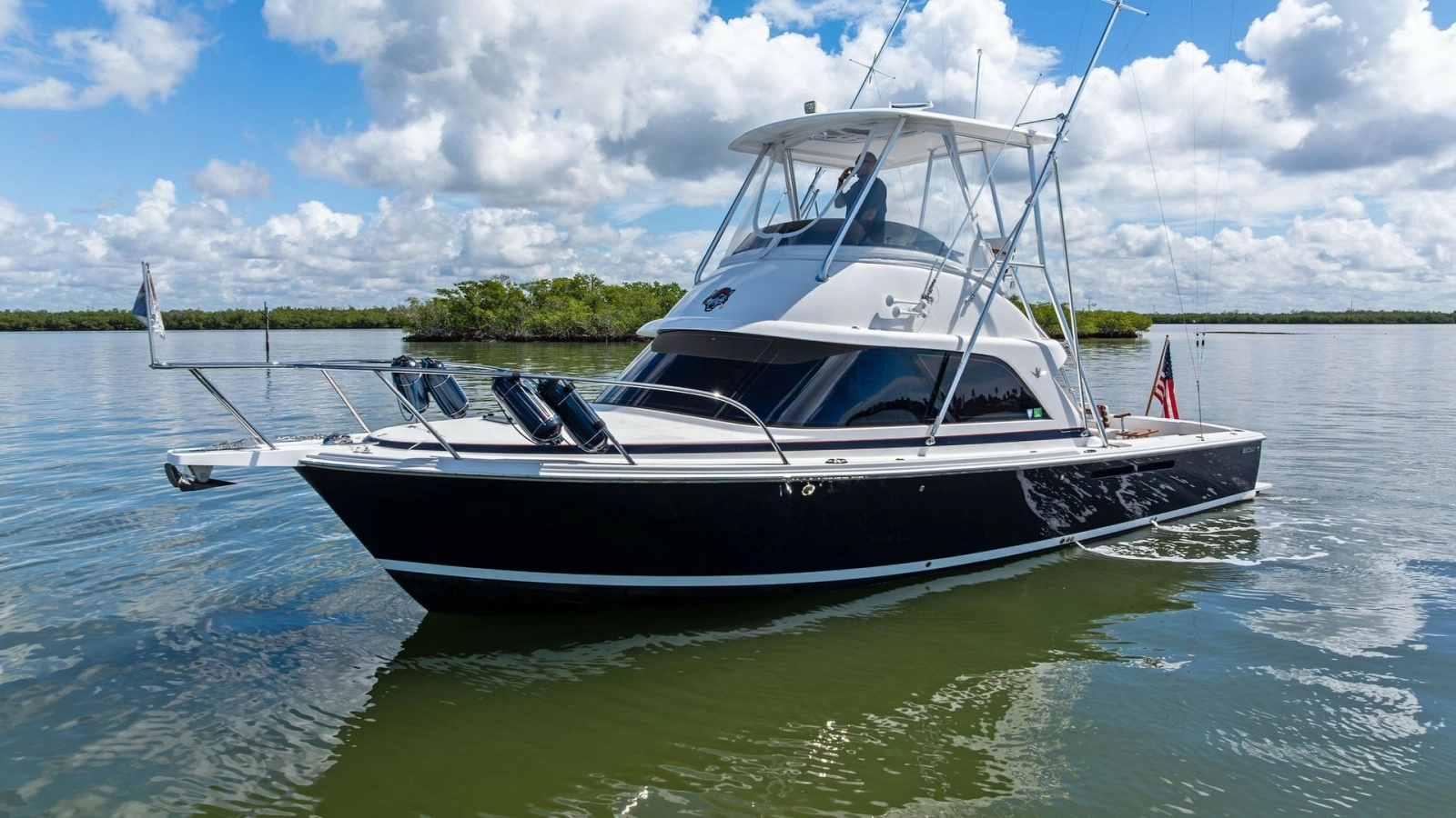 Starboard View of Flybridge Cruiser