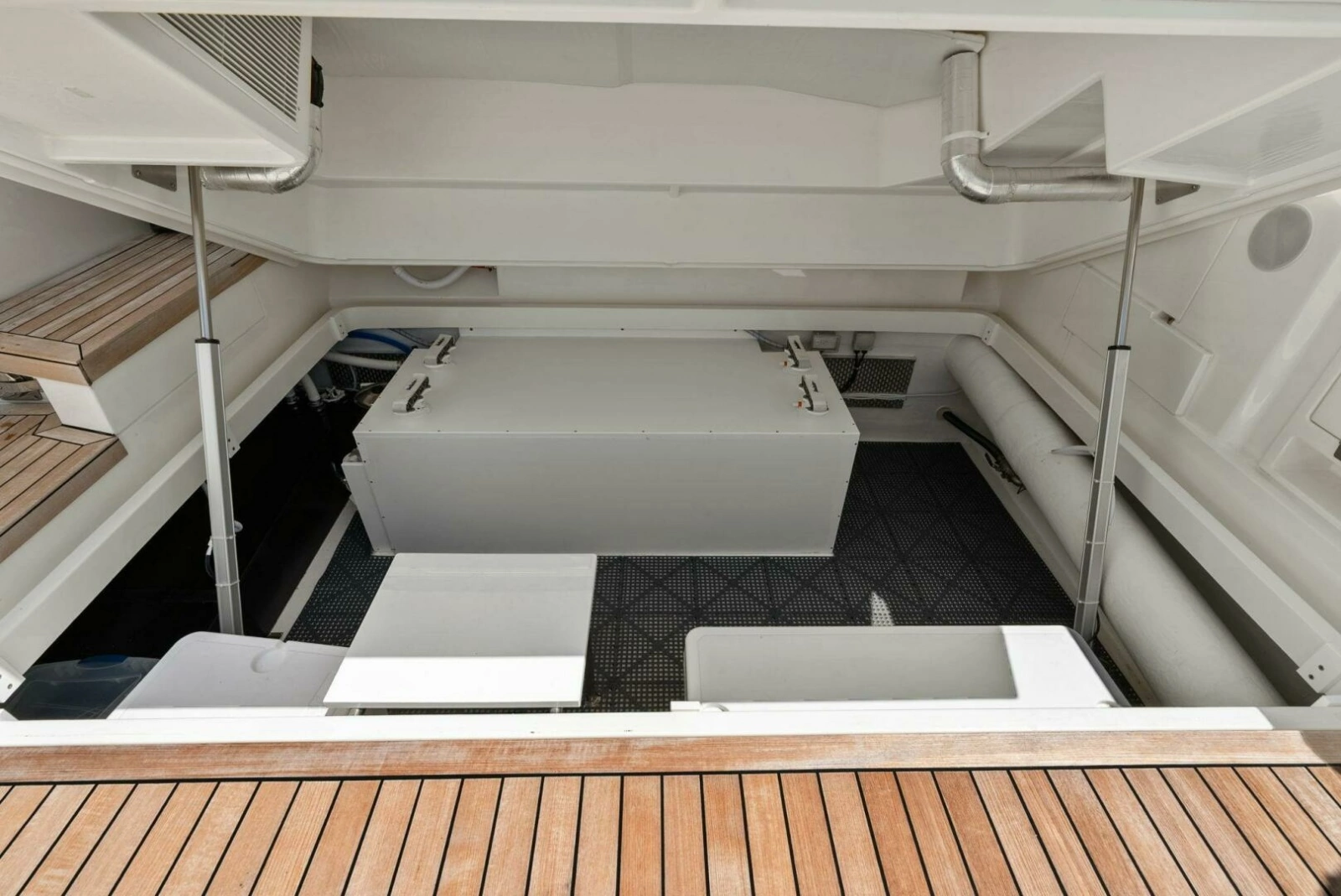 2025 Maritimo M600 