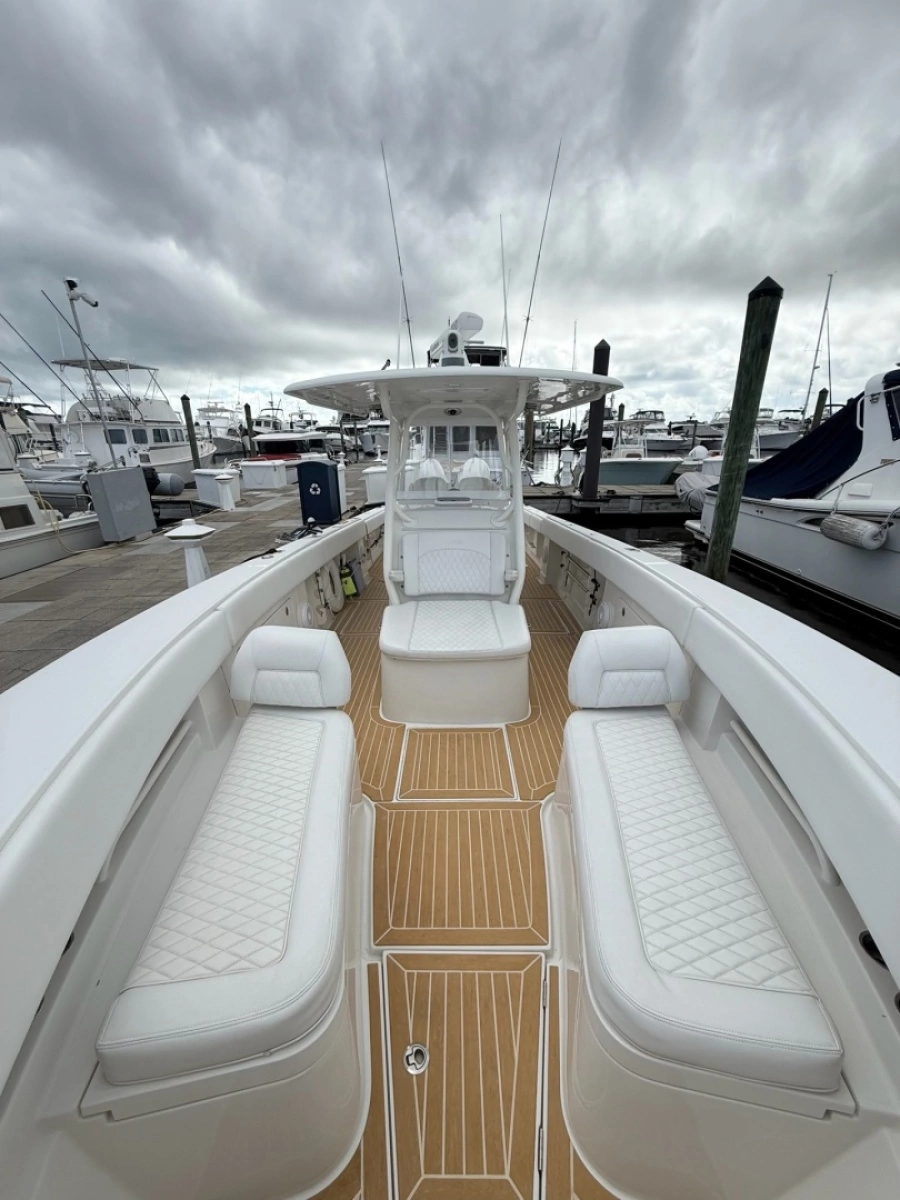 Jupiter 38 - PLAYPEN - Bow