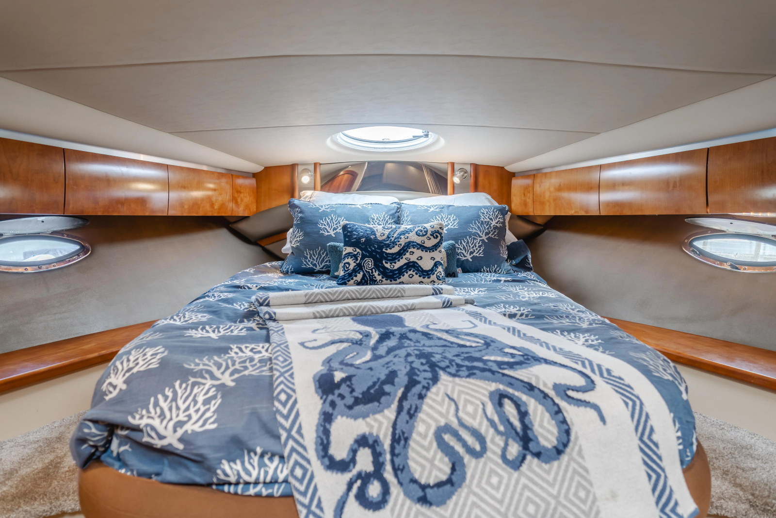 2006 Cruisers Yachts 420 Express