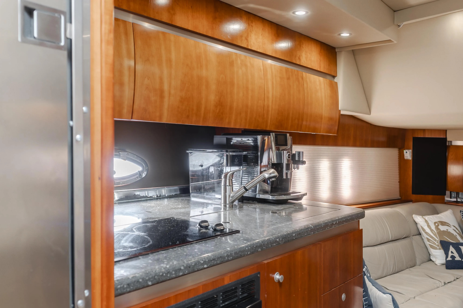 2006 Cruisers Yachts 420 Express