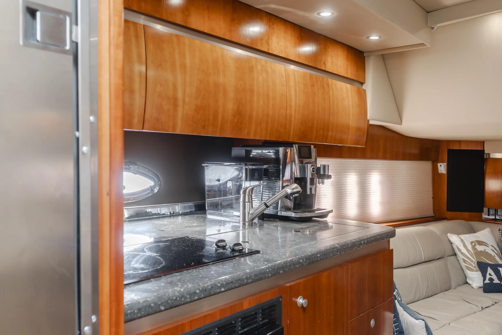 2006 Cruisers Yachts 420 Express
