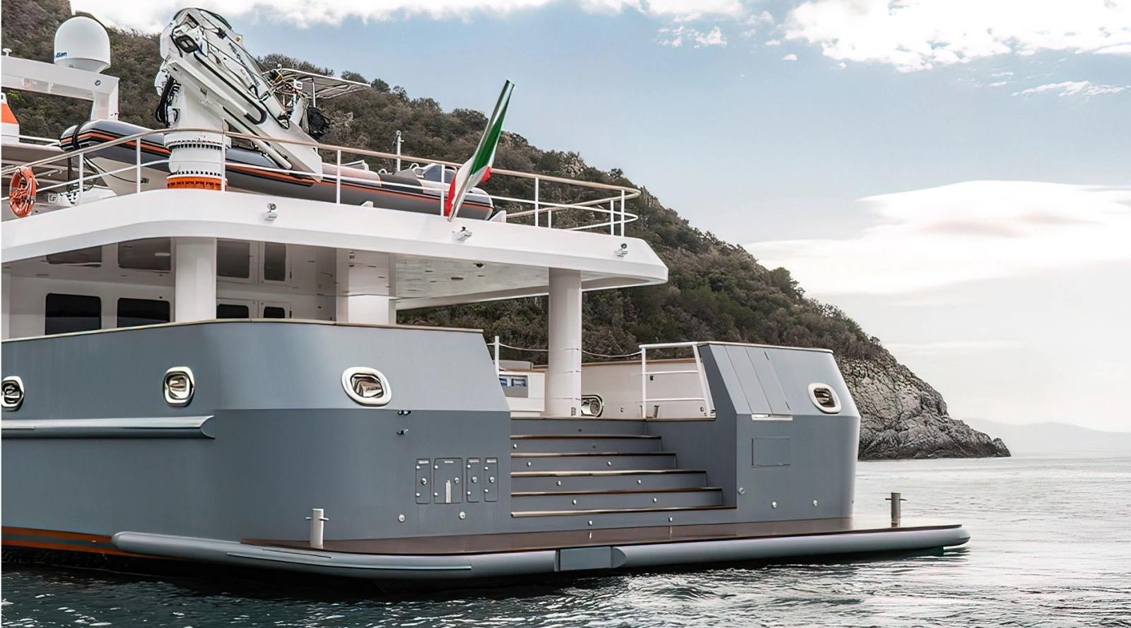 2028 Ocean King Explorer 130