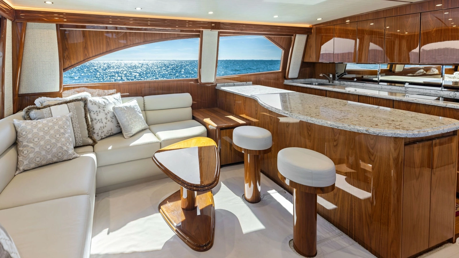 Luxurious Salon with Ocean View
