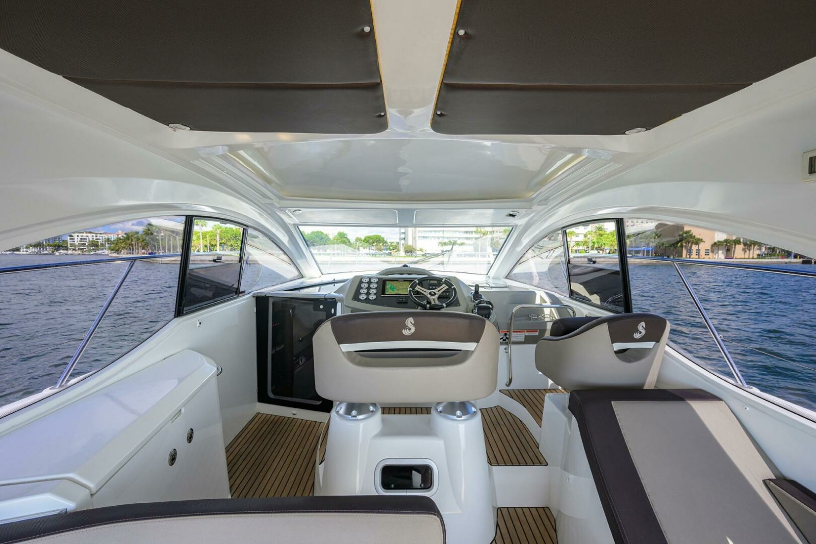 Beneteau 38 GT - Helm