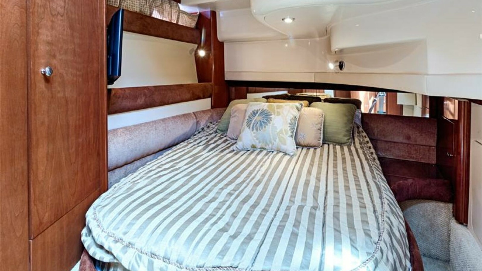Master Stateroom with Queen Bed