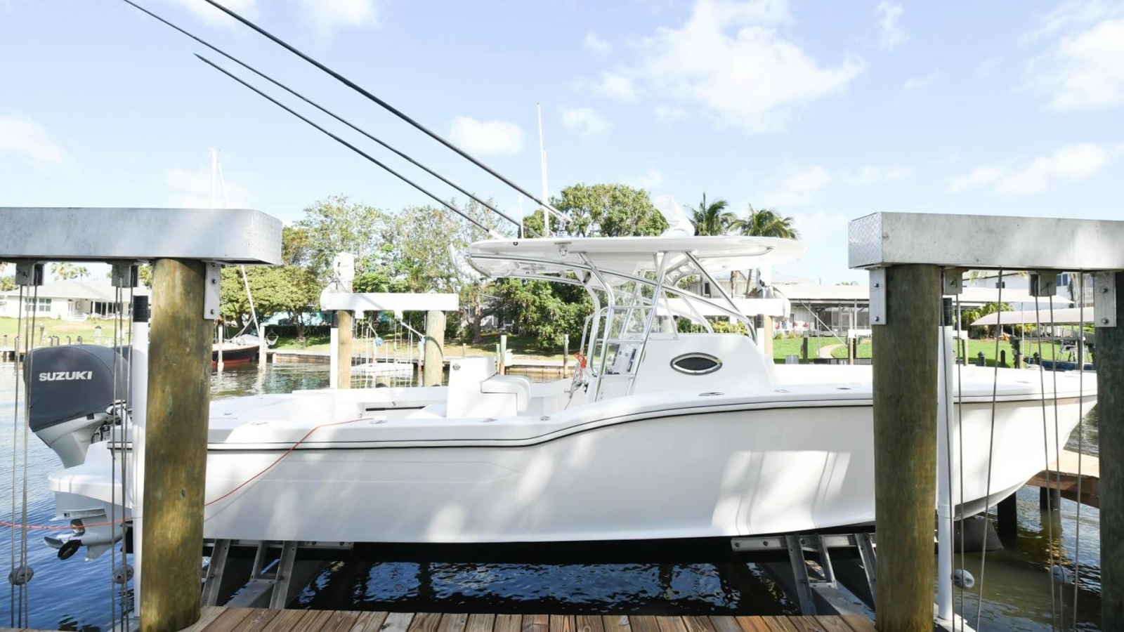 33' 2019 Ocean Master 336 Center Console