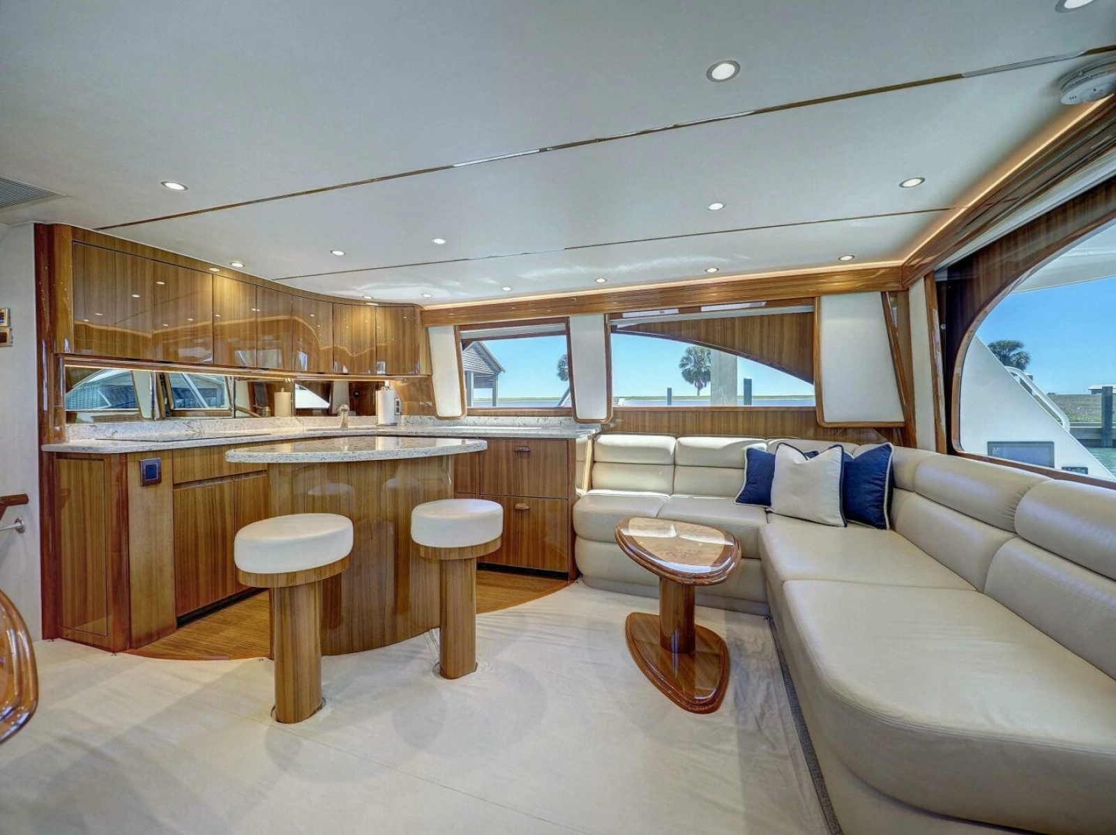 2017 Viking 52 Convertible photo 7