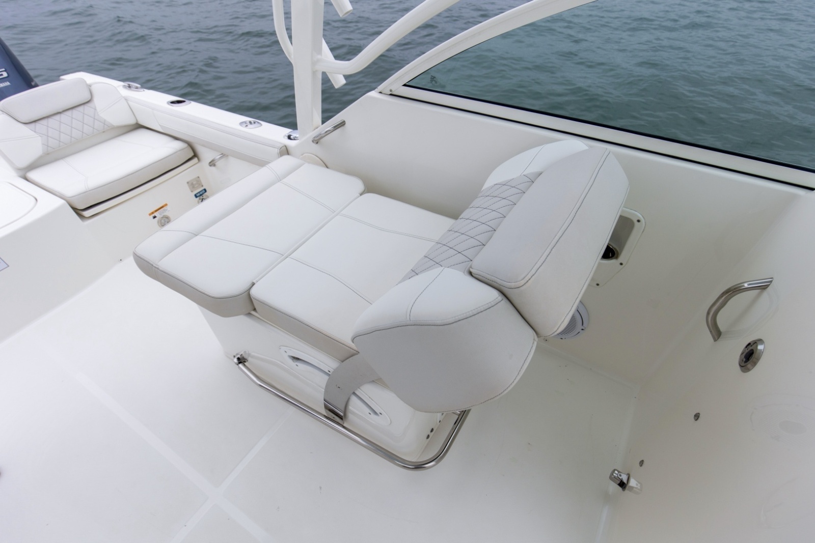 2024 World Cat 230 DC Helm (4)