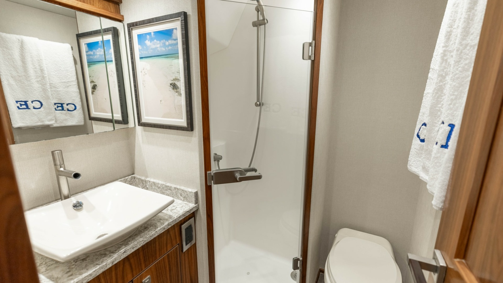 80' 2016 Viking 80 Convertible