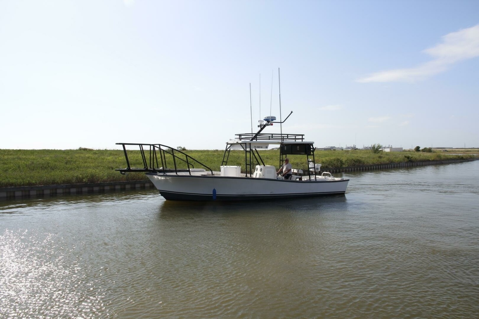 31' 1997 Custom 31 Center Console