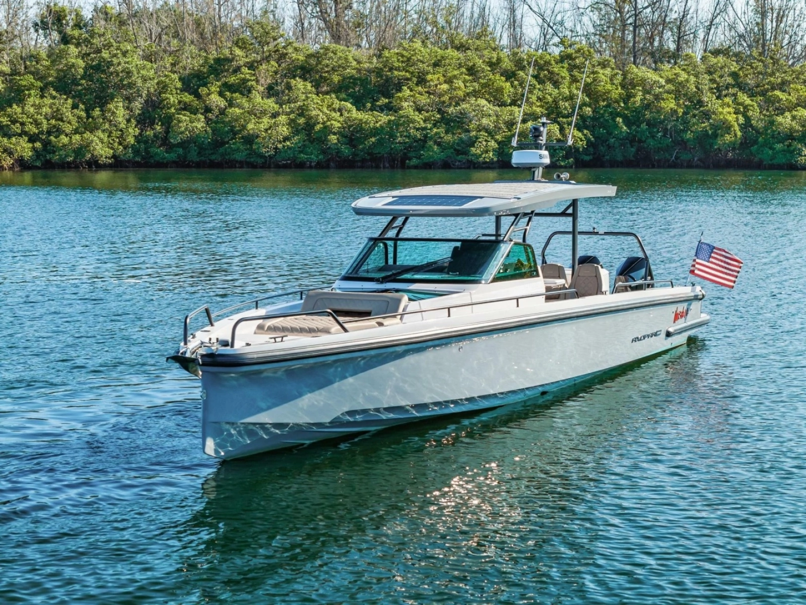 Axopar 37 - Exterior Profile