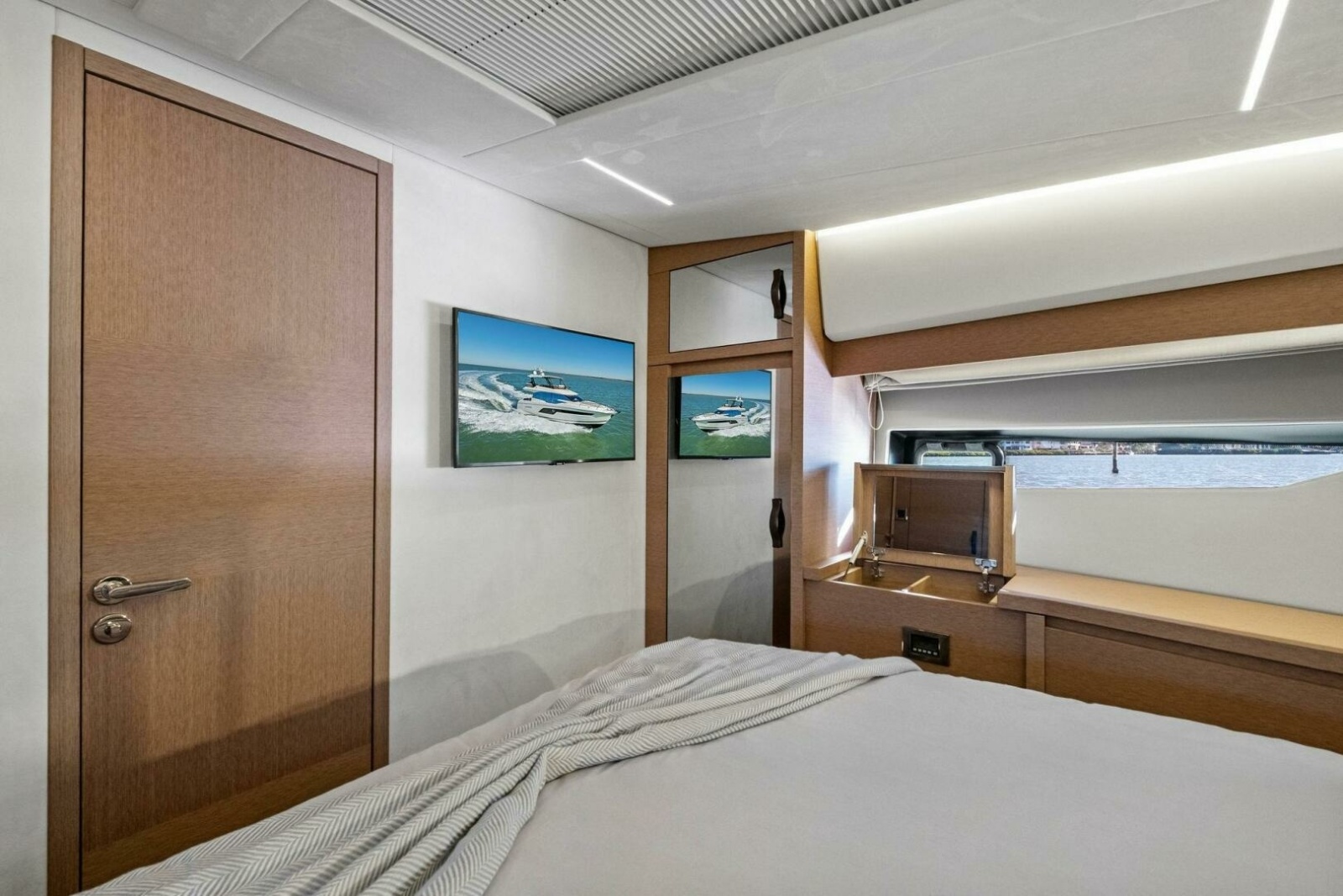 52' 2022 Prestige 520 Flybridge